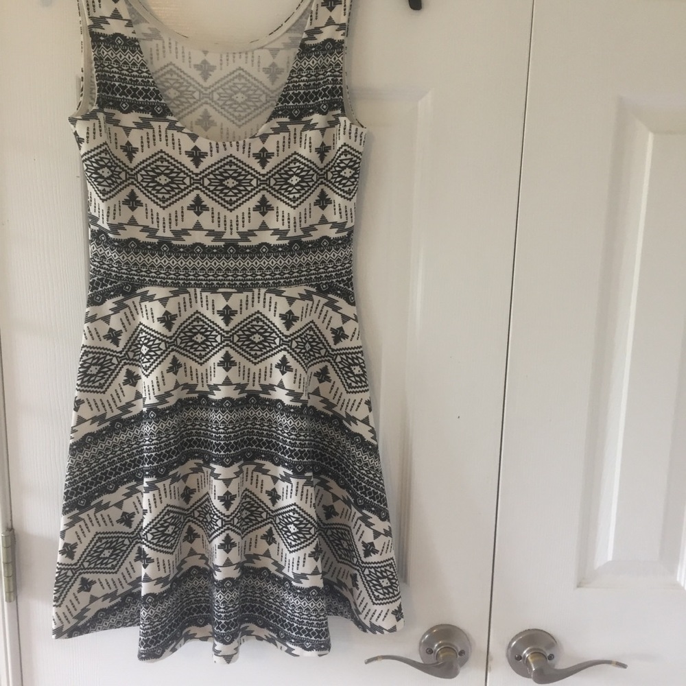 Patterned H&M Dress - Picture 2 of 5